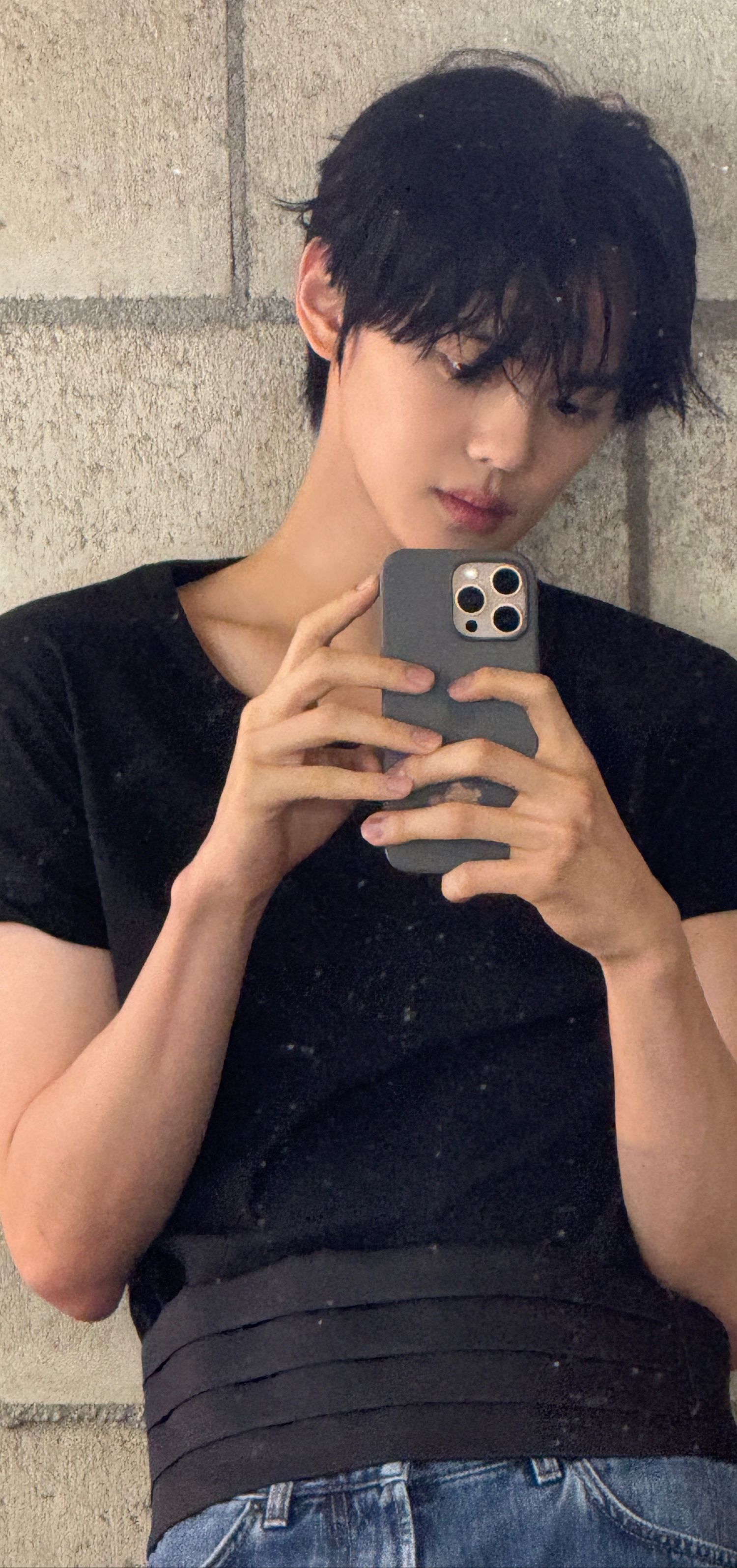 Recent activity shot of Kim Gyuvin (ZEROBASEONE)