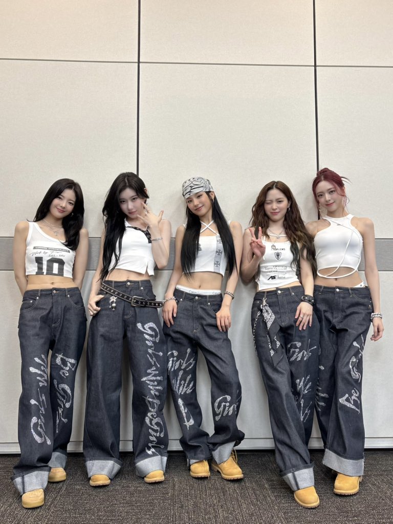 Behind-the-scenes cut of ITZY
