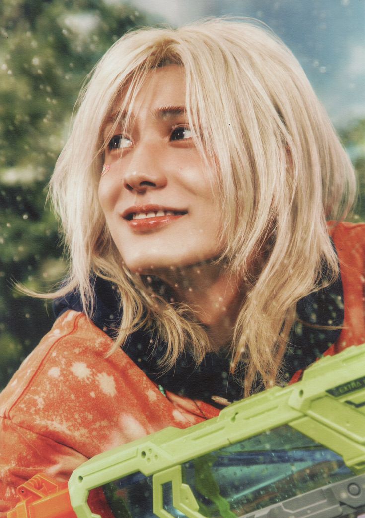 Behind-the-scenes cut of Xdinary Heroes