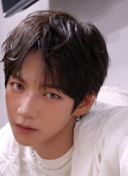 A moment captured by JL (AHOF)'s fan