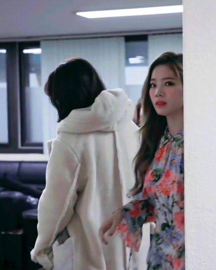 Foto aktivitas terbaru TWICE