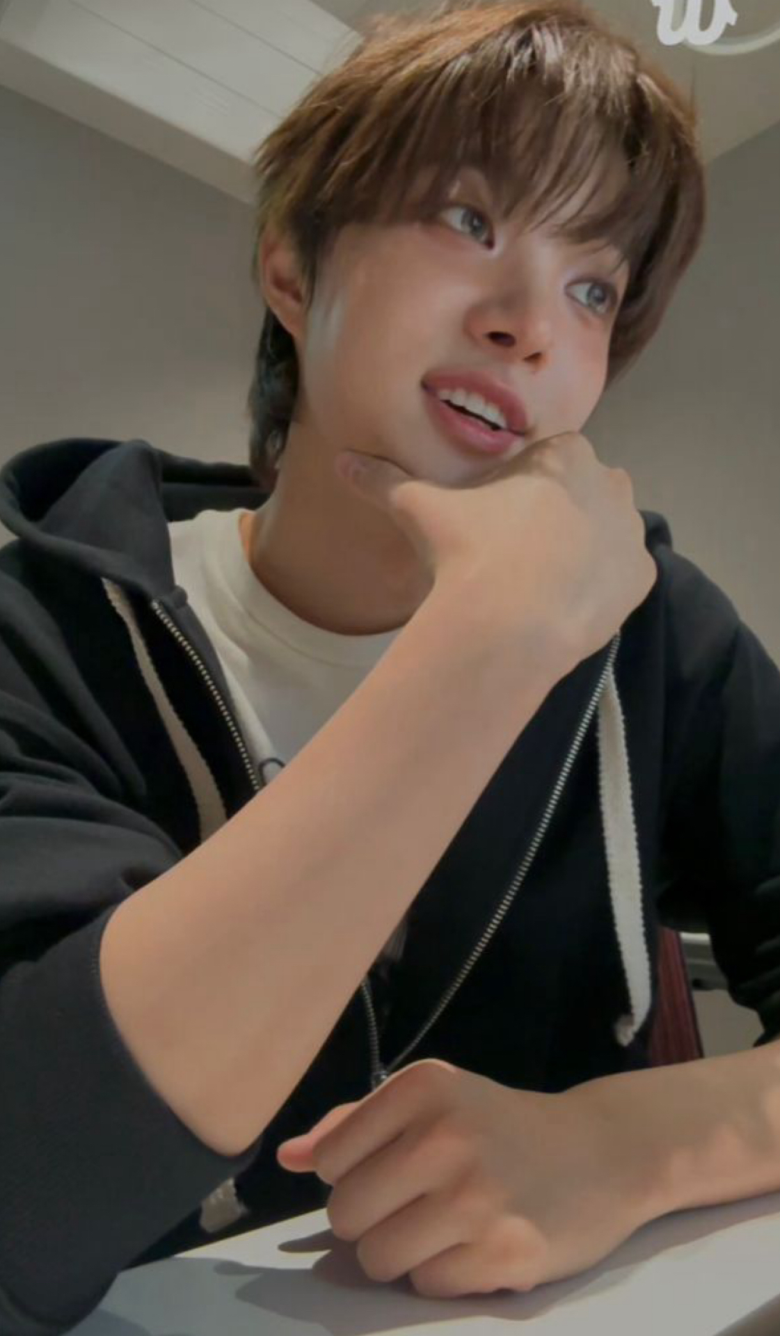 Today's most popular wallpaper in the EJ (&TEAM) community