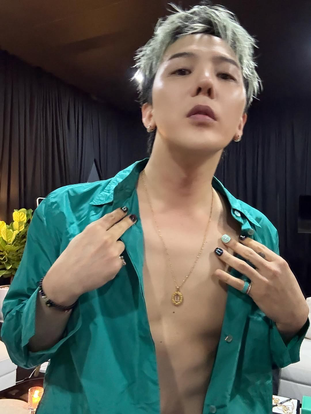 Behind-the-scenes cut of G-DRAGON (BIGBANG)