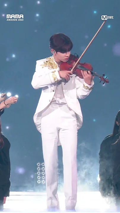 The most beloved wallpaper among Zhang Hao (ZEROBASEONE)'s fans