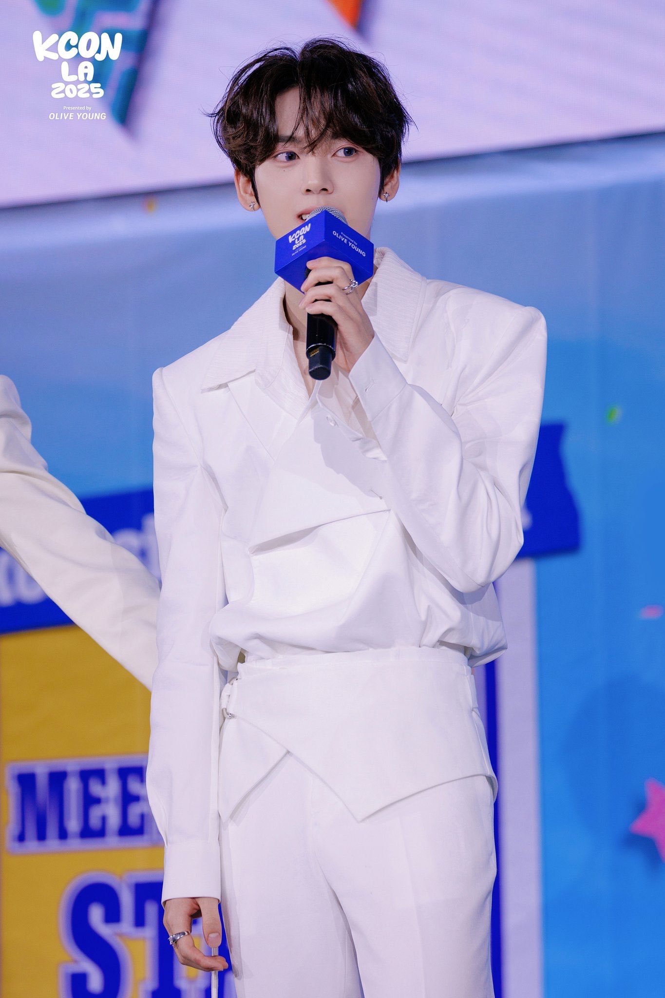 Behind-the-scenes cut of Han Yujin (ZEROBASEONE)