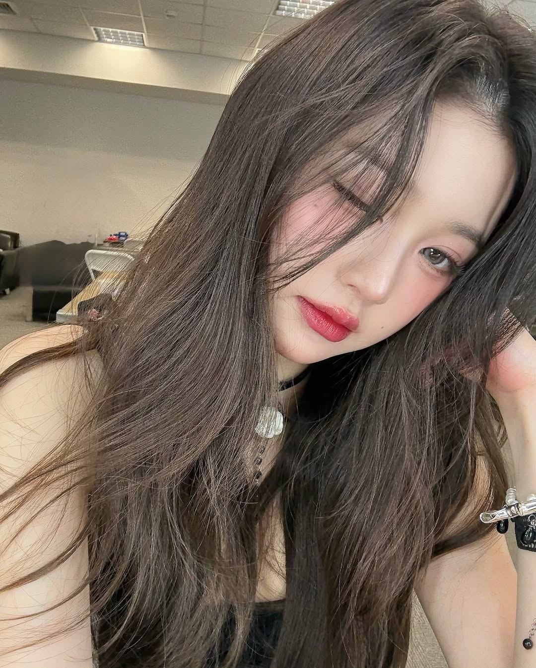 Behind-the-scenes cut of Jang Wonyoung (IVE)