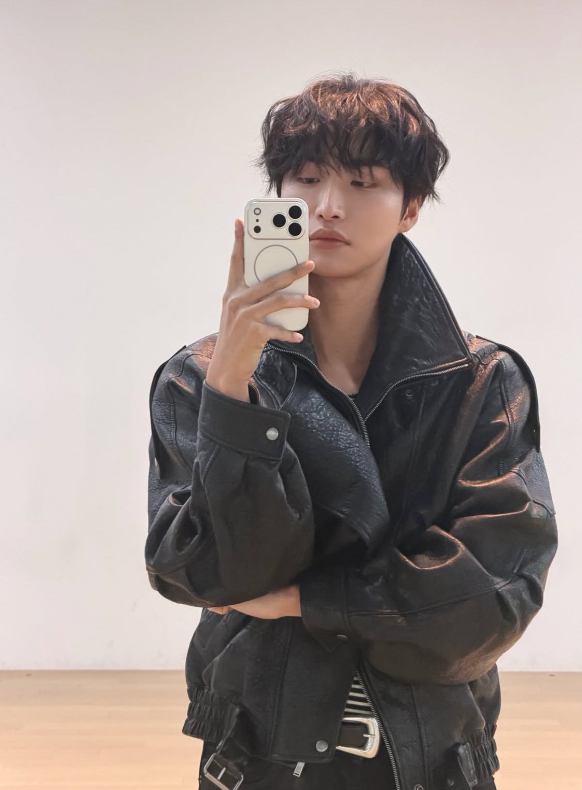 Behind-the-scenes cut of Seonghwa (ATEEZ)