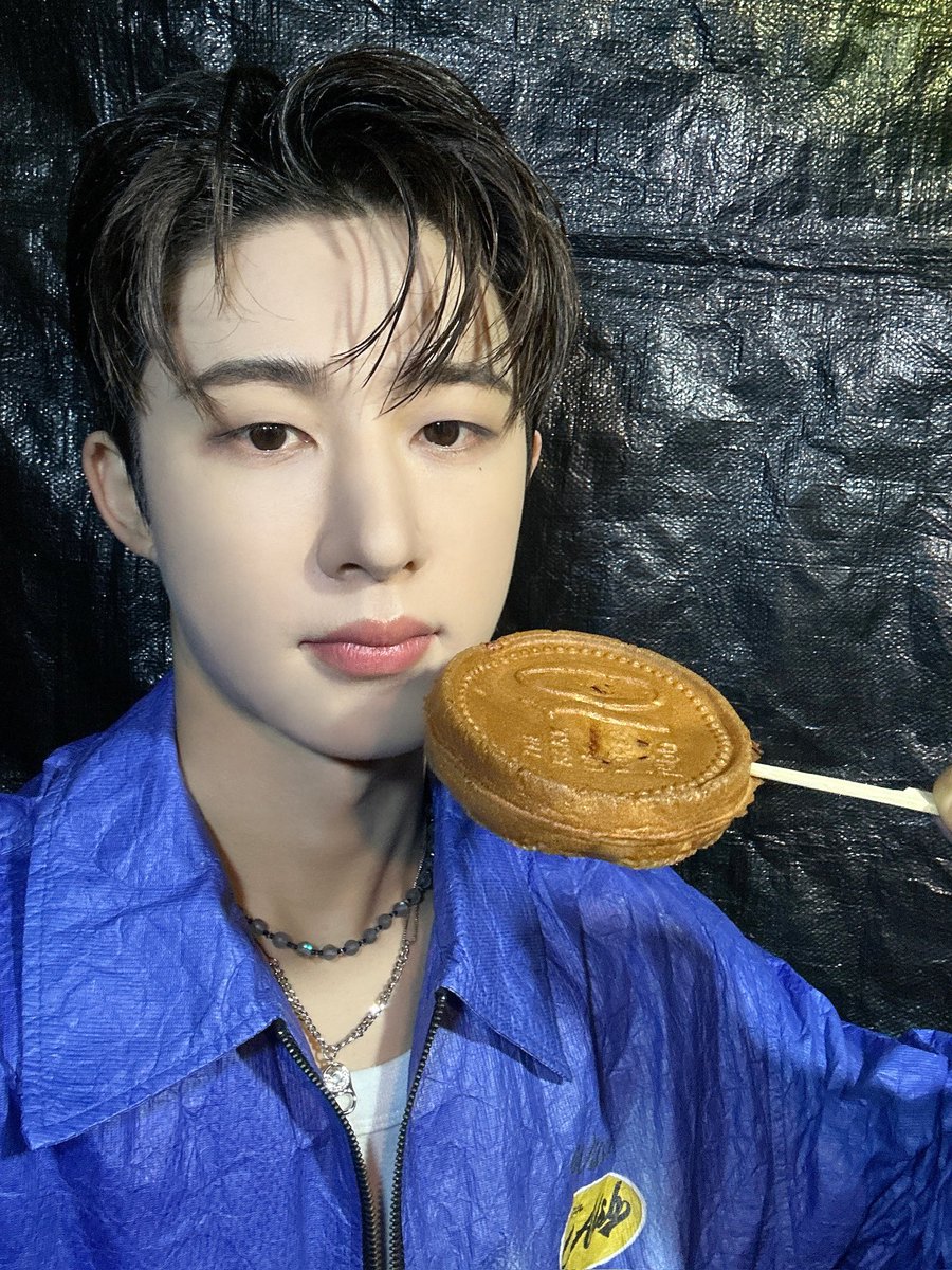 Behind-the-scenes cut of B.I