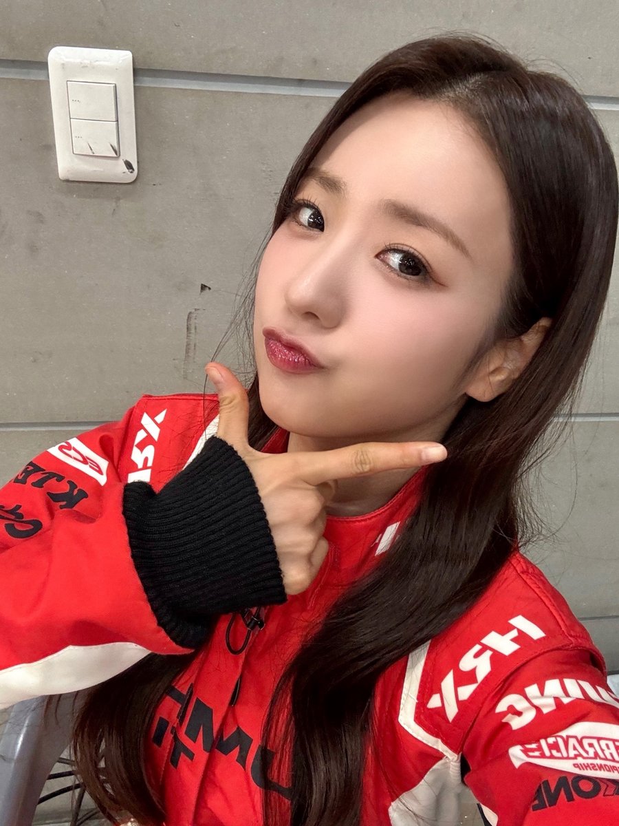 Foto aktivitas terbaru Apink