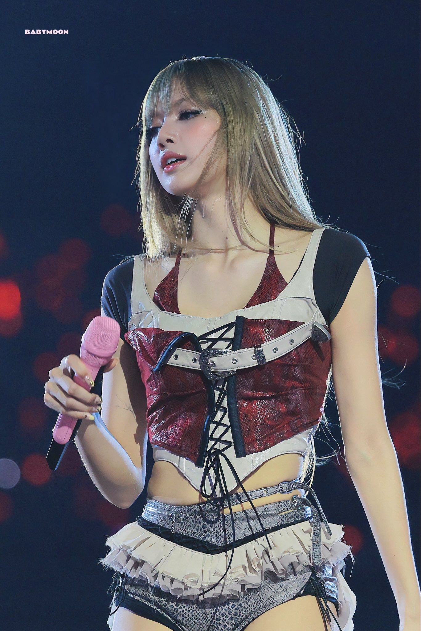 Lisa (BLACKPINK)的最新照片