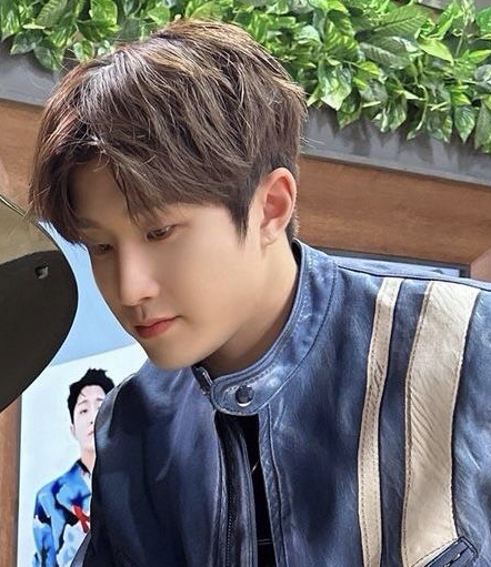 Latest photo of Jinjin (ASTRO)