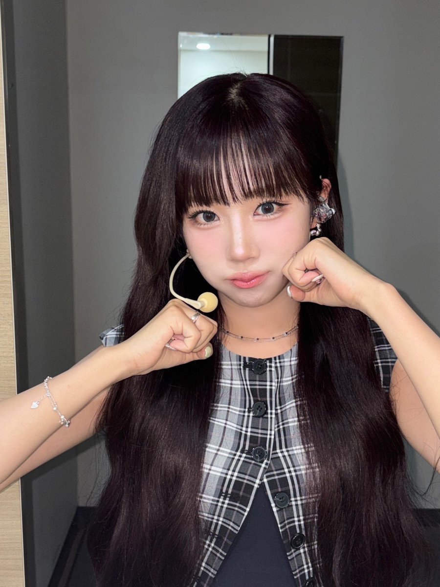 Behind-the-scenes cut of PURPLE K!SS