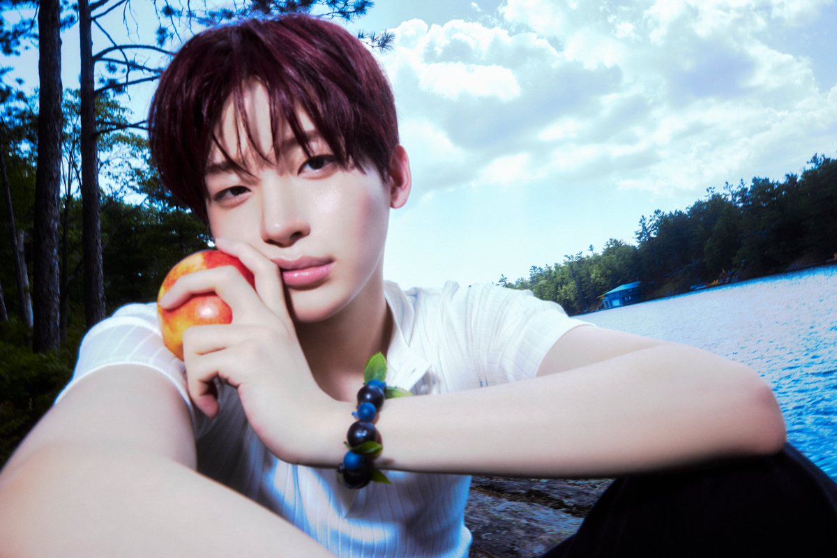 Behind-the-scenes cut of CRAVITY