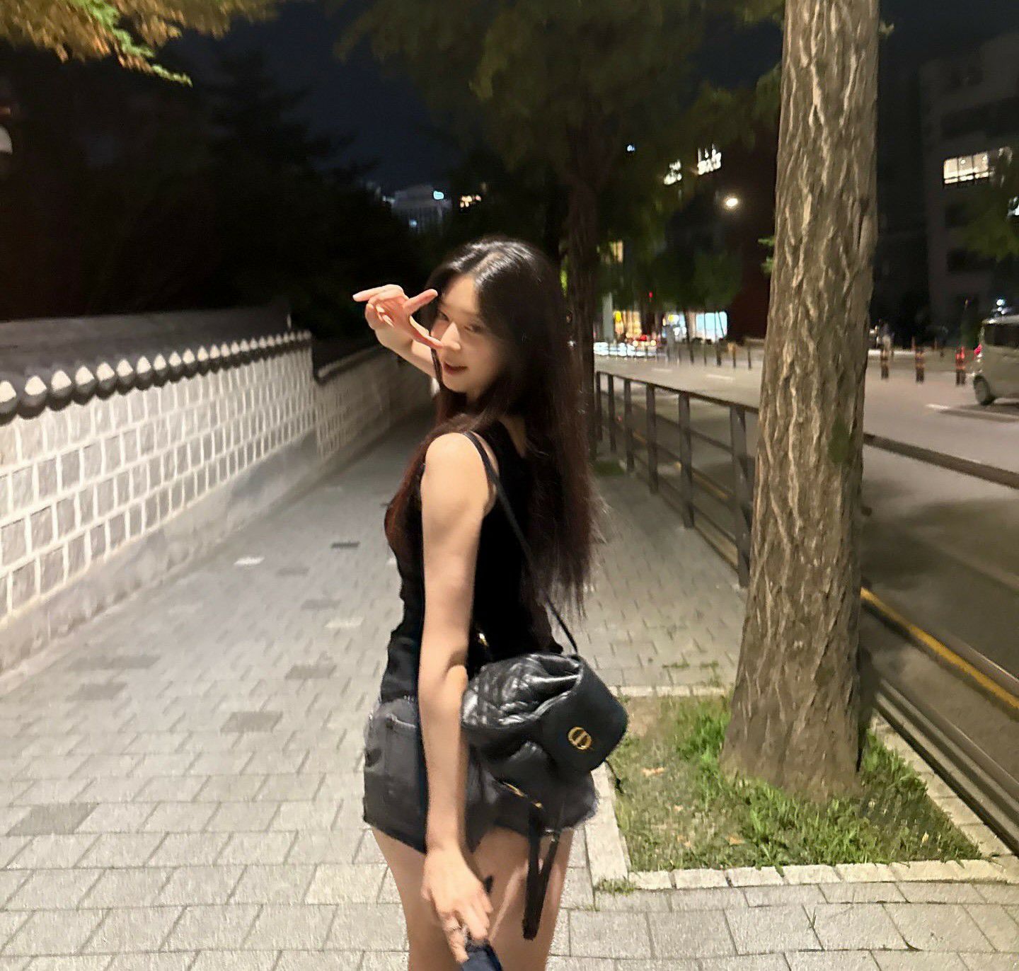 Behind-the-scenes cut of Kim Minju