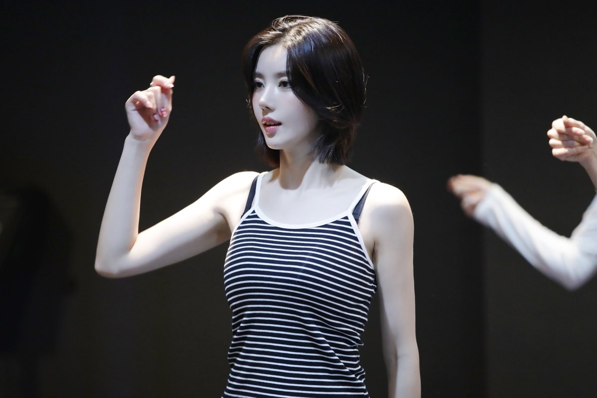 Behind-the-scenes cut of Kwon Eunbi