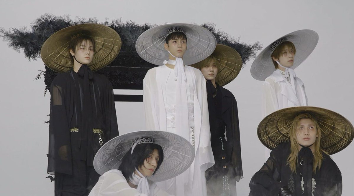 A moment captured by Xdinary Heroes's fan