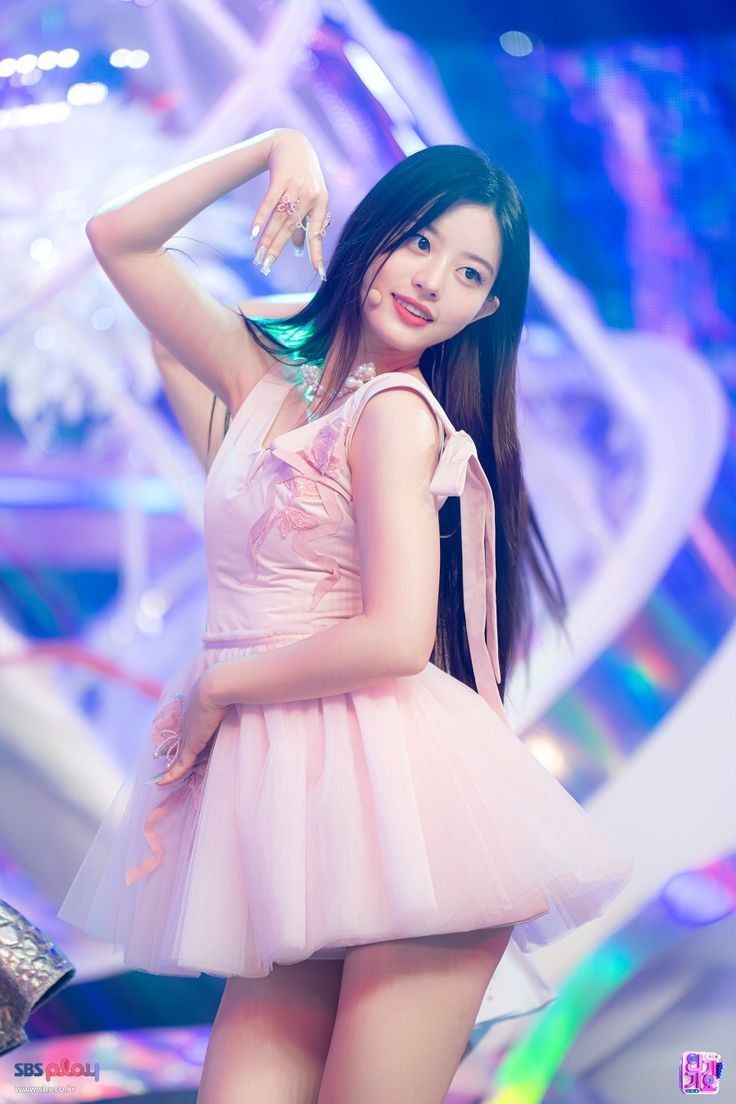 Behind-the-scenes cut of Minju (ILLIT)