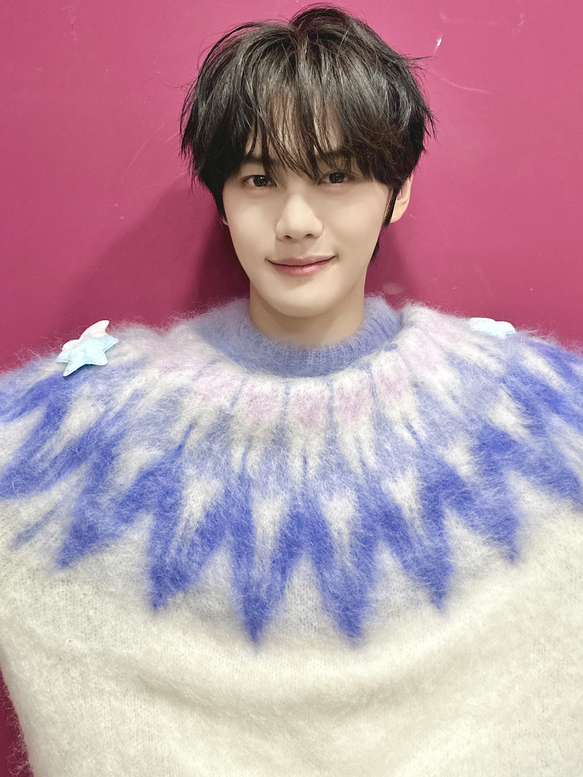 Recent activity shot of Kim Gyuvin (ZEROBASEONE)