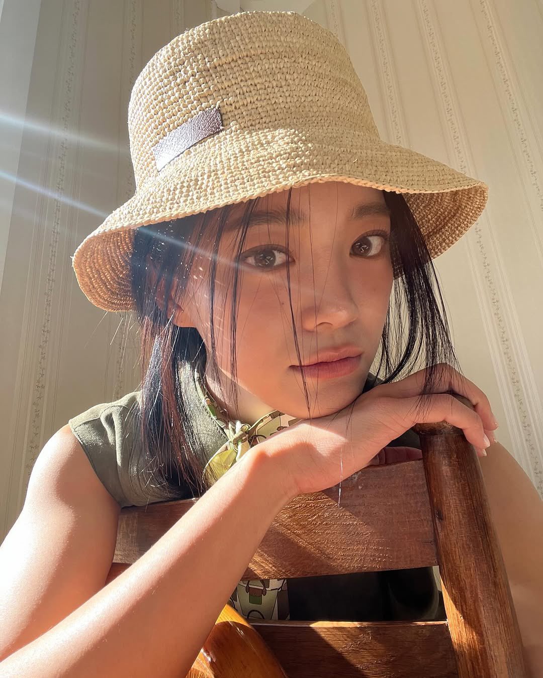 Behind-the-scenes cut of Sejeong