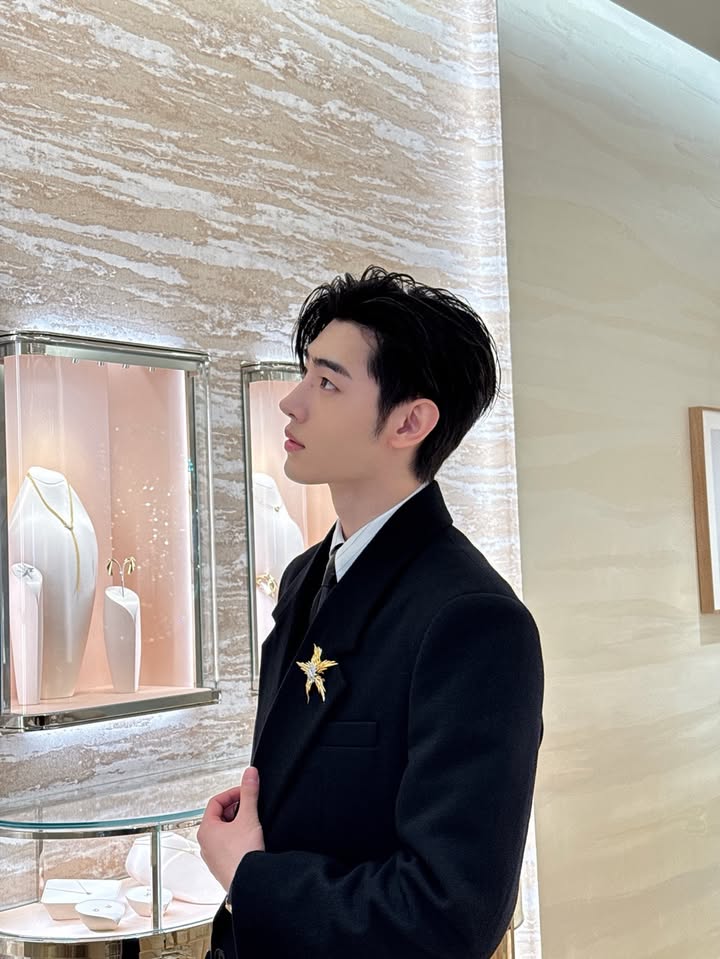 Latest photo of Sunghoon (ENHYPEN)