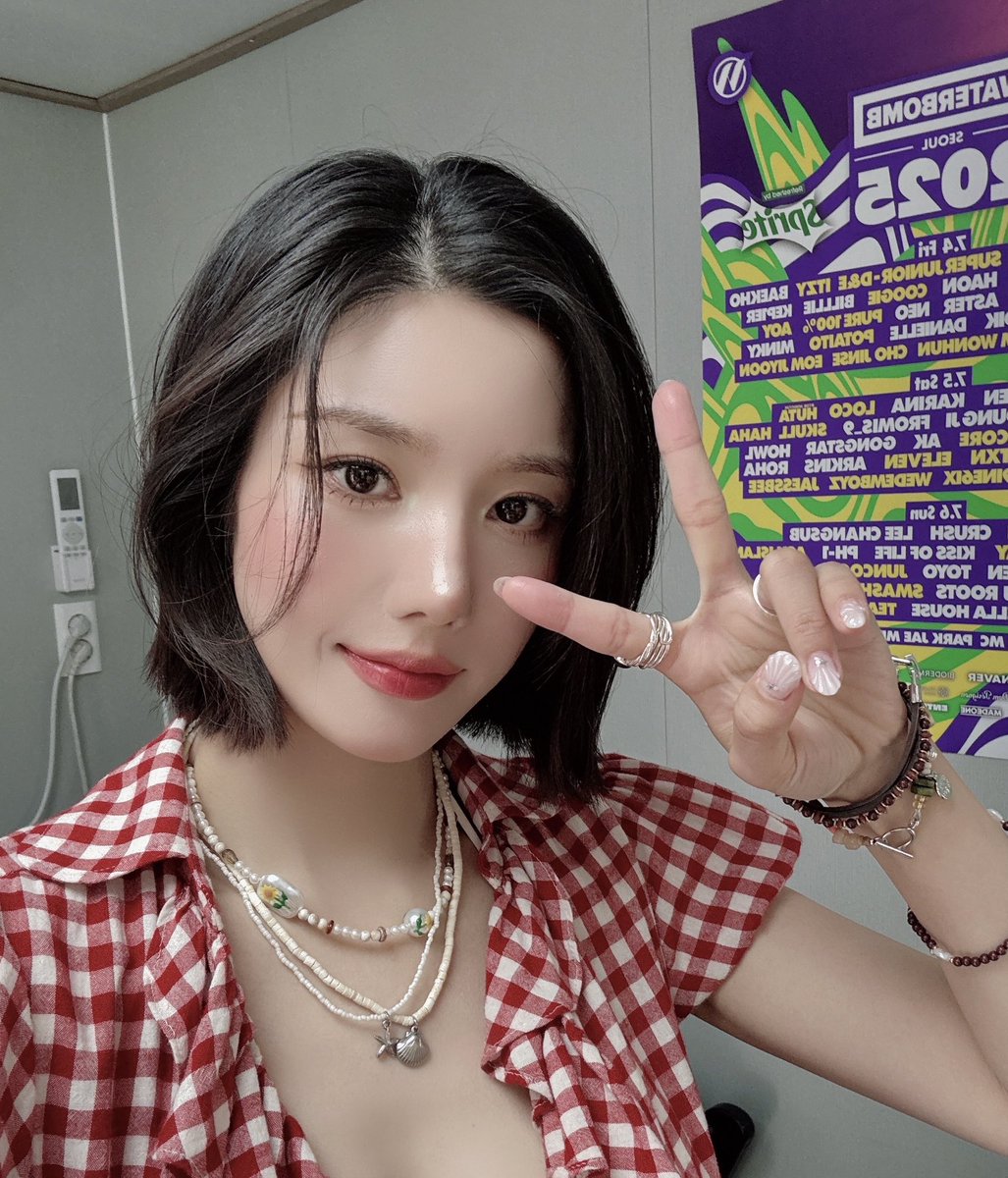 Behind-the-scenes cut of Kwon Eunbi