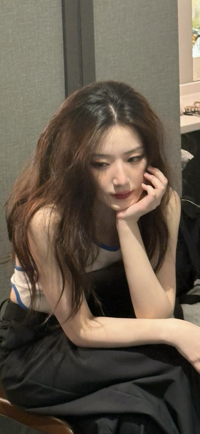 Latest photo of Shuhua (i-dle)
