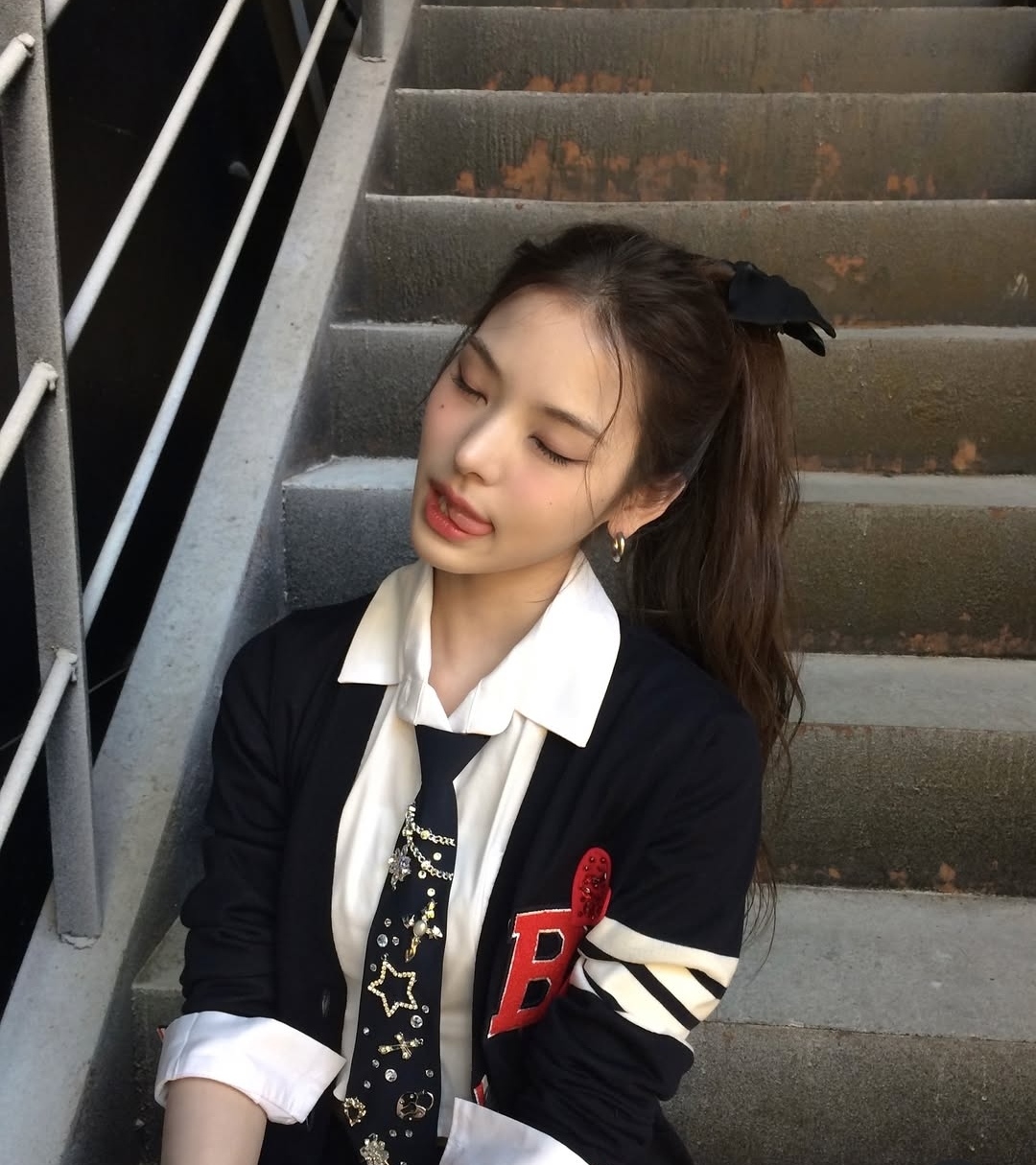 Behind-the-scenes cut of Mai (izna)