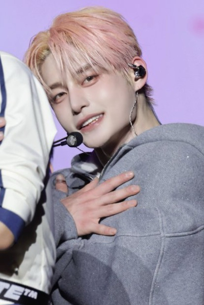 Latest photo of Kim Jiwoong (ZEROBASEONE)