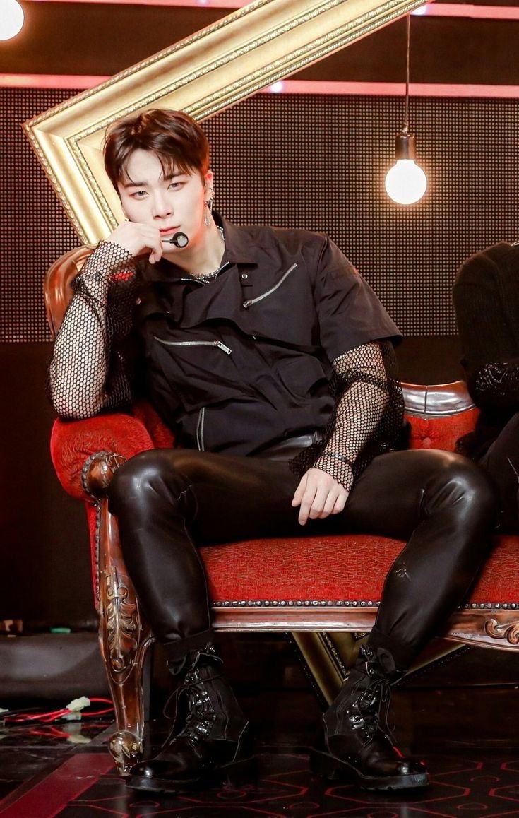 Behind-the-scenes cut of Moonbin (ASTRO)