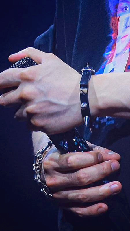 A heartfelt wallpaper shared by SUGA (BTS)'s fans