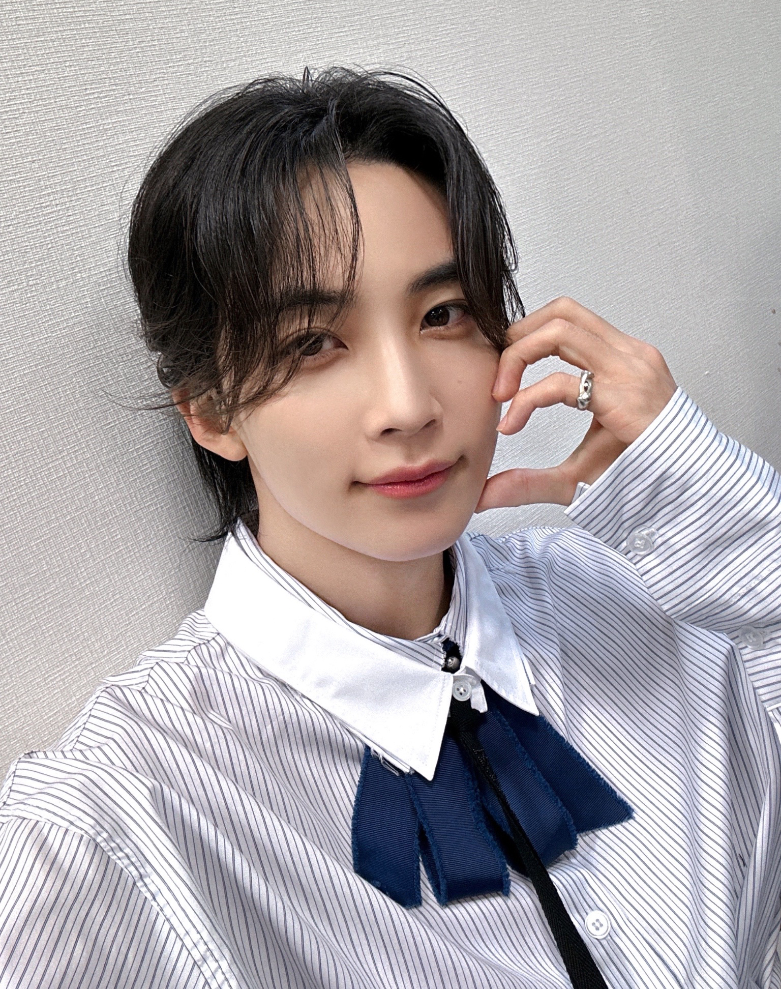 A moment captured by Jeonghan (SEVENTEEN)'s fan