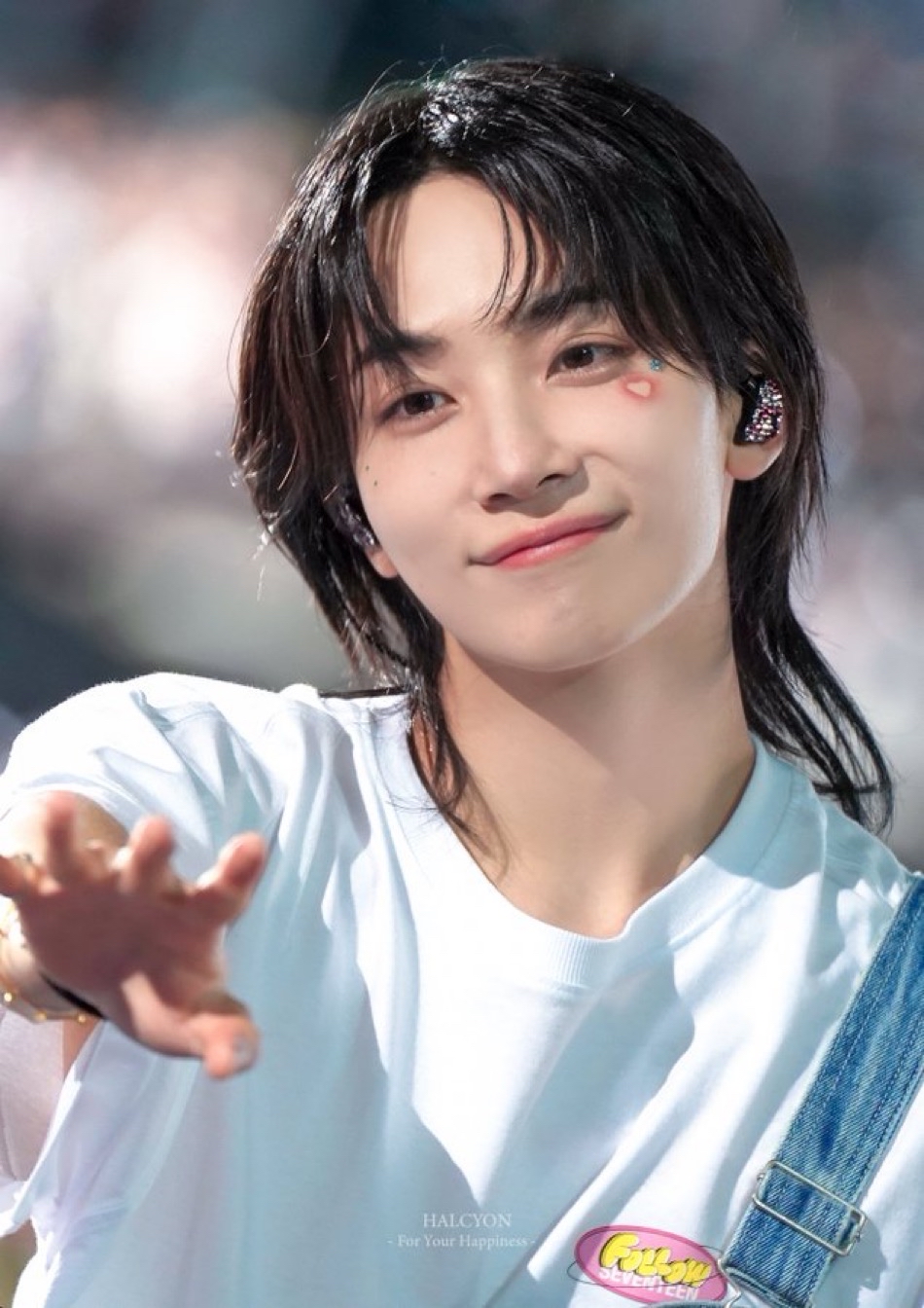 Recent activity shot of Jeonghan (SEVENTEEN)