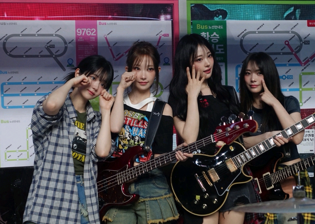 A moment captured by QWER's fan