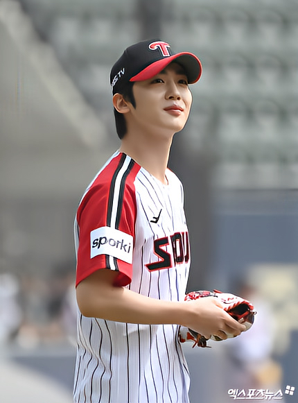 A moment captured by Kim Yohan (WEi)'s fan