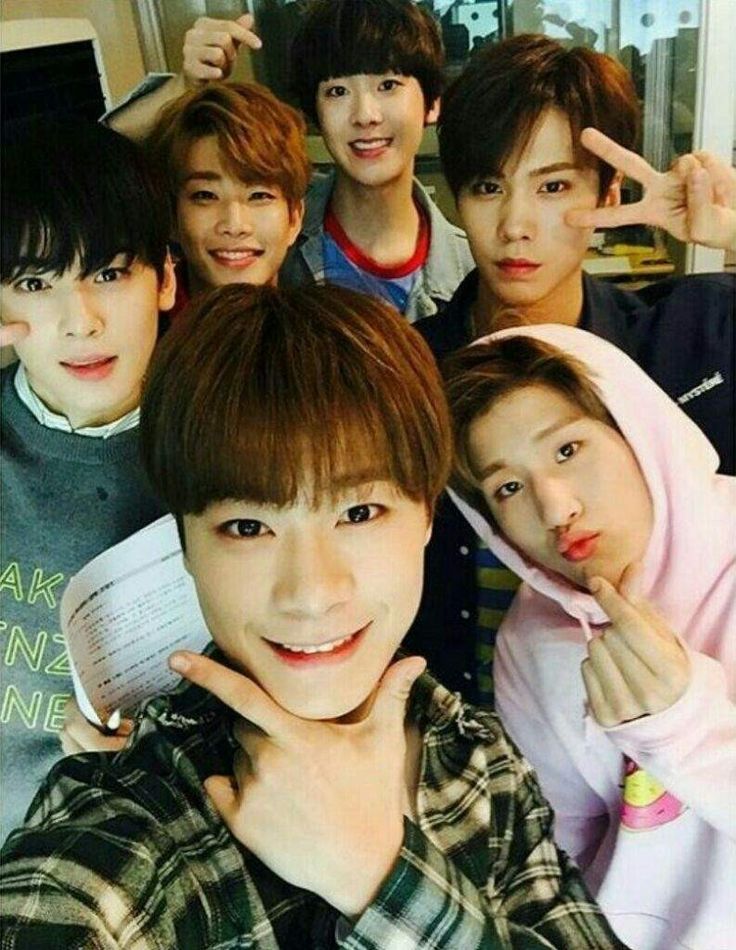 Latest photo of Moonbin (ASTRO)