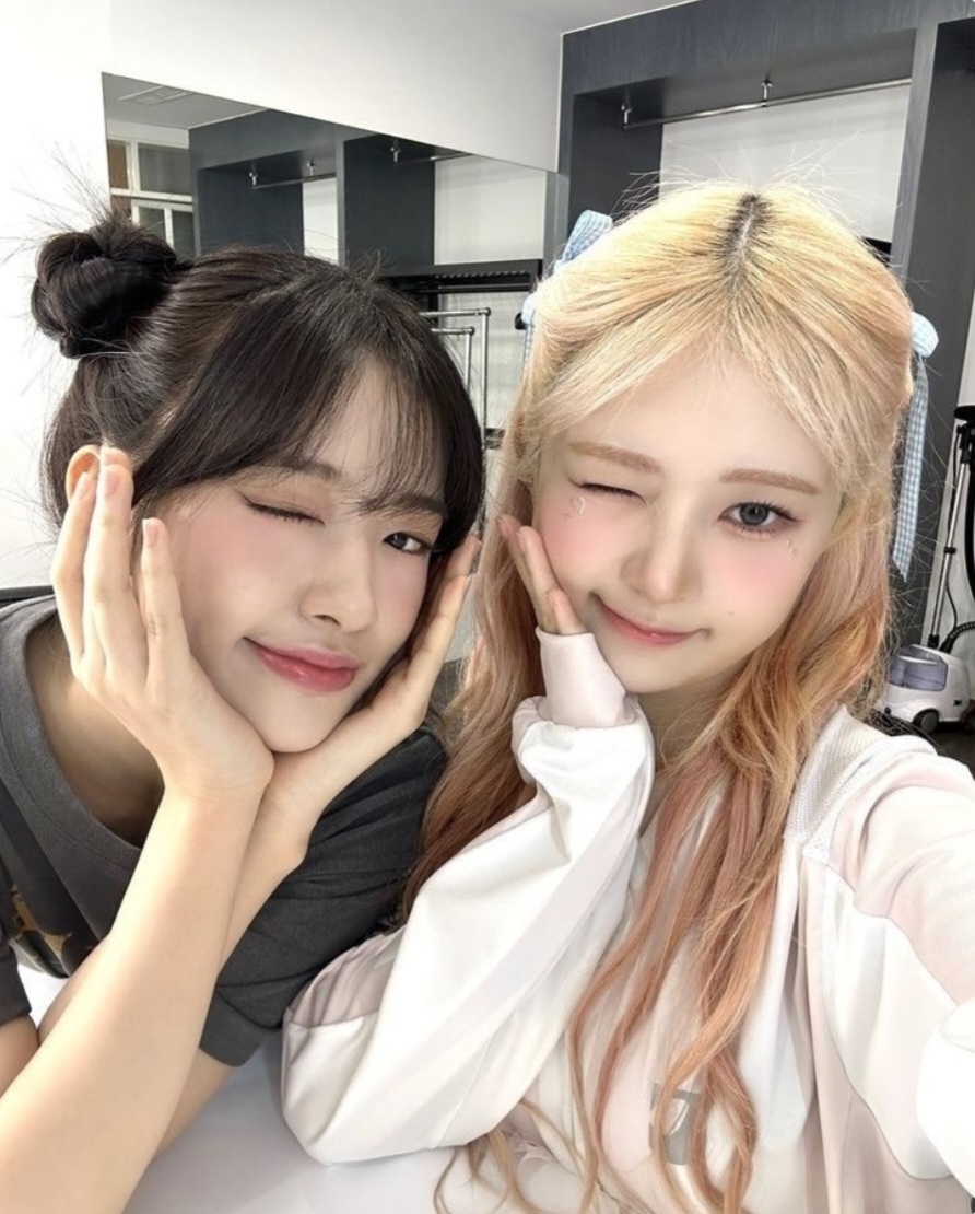 A moment captured by An Yujin (IVE)'s fan