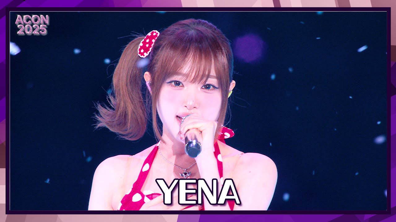 A moment captured by Choi Yena's fan