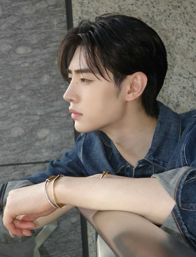 Recent activity shot of Sunghoon (ENHYPEN)
