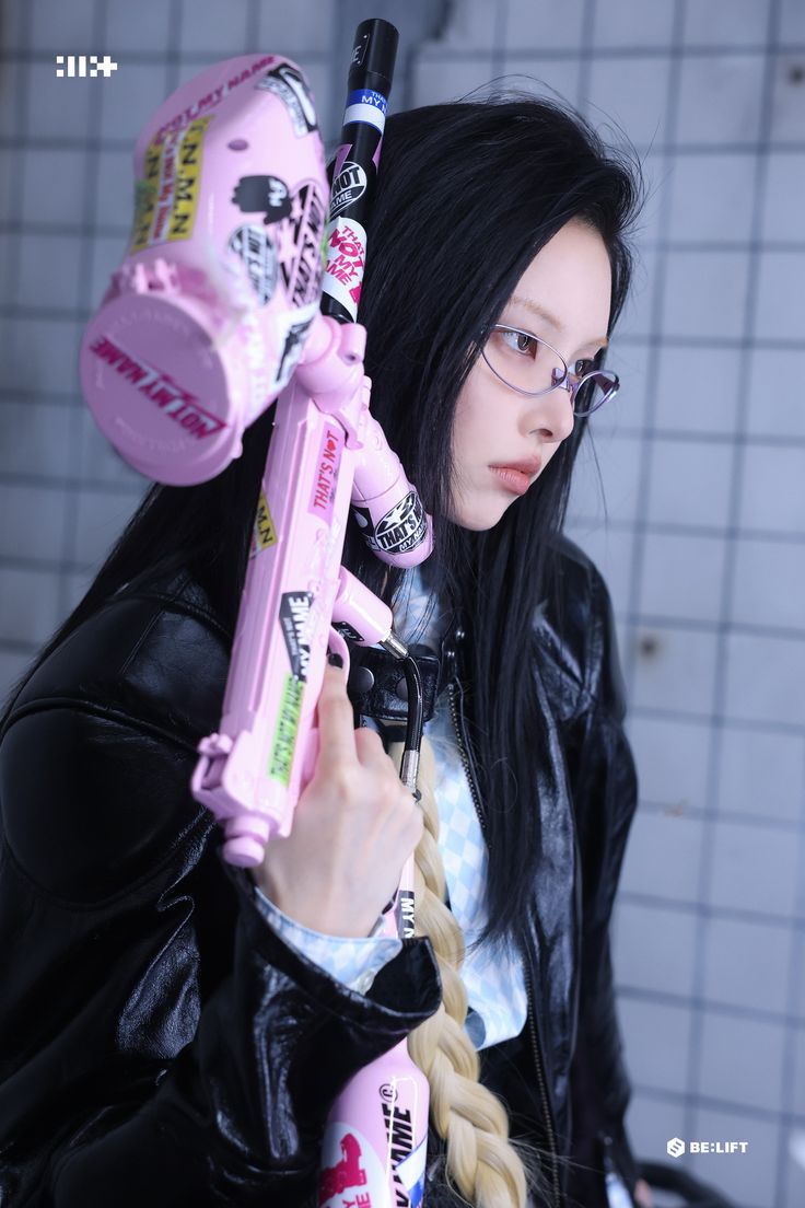 A moment captured by ILLIT's fan