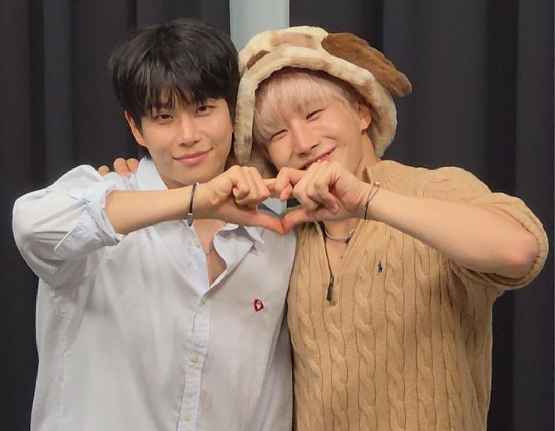 A moment captured by Jinjin (ASTRO)'s fan