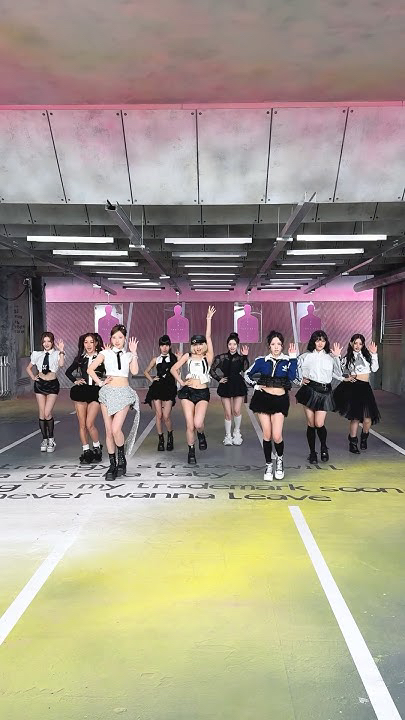 モモ (TWICE)の舞台裏ショット