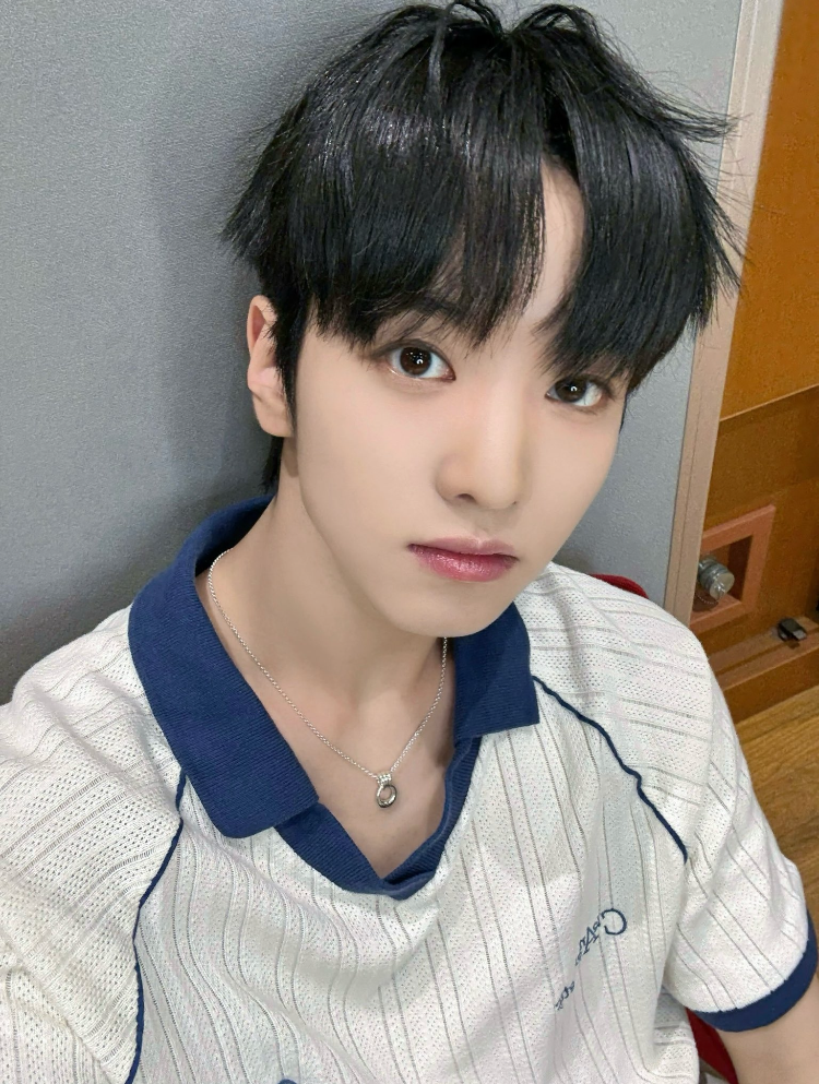 Behind-the-scenes cut of Yujun (Xikers)