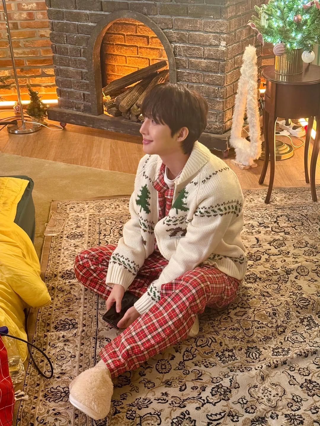 A moment captured by Hui (PENTAGON)'s fan