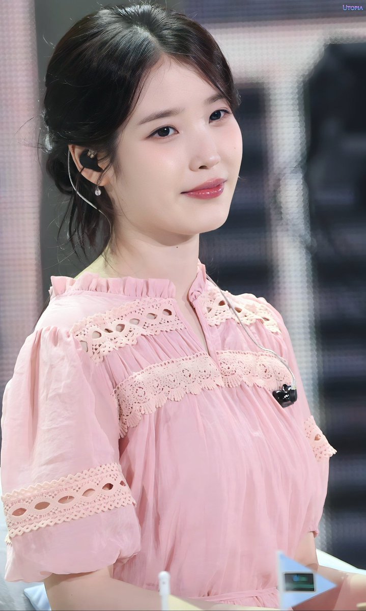 A heartfelt wallpaper shared by IU's fans