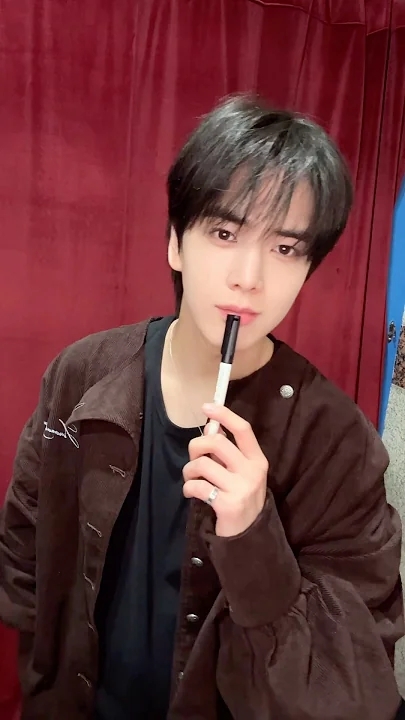 A moment captured by Younghoon (THE BOYZ)'s fan
