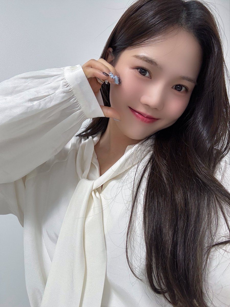 Recent activity shot of OH MY GIRL