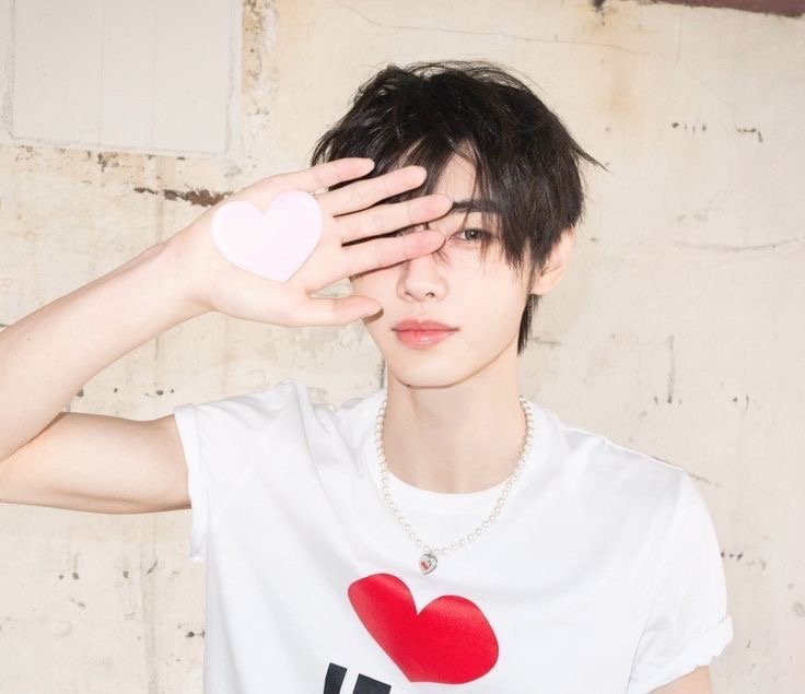 Foto aktivitas terbaru Sunghoon (ENHYPEN)