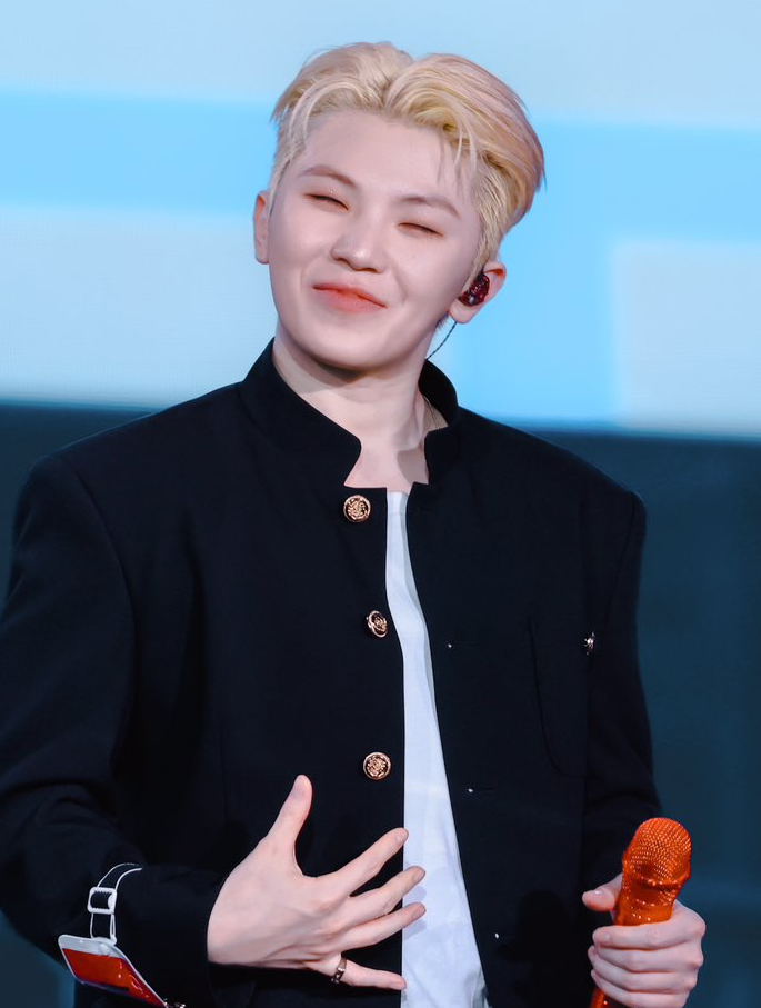 Woozi (SEVENTEEN)的幕后花絮
