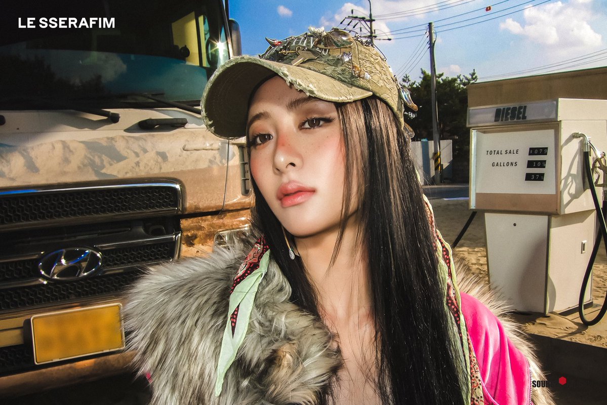 Behind-the-scenes cut of LE SSERAFIM