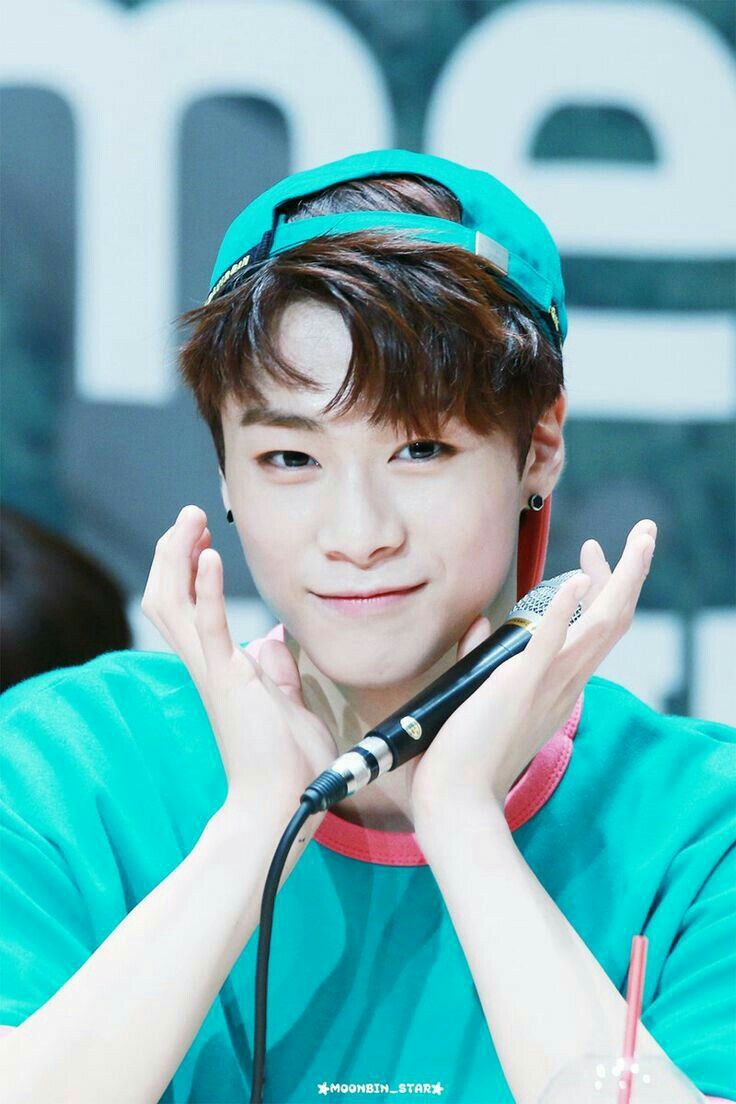 A moment captured by Moonbin (ASTRO)'s fan